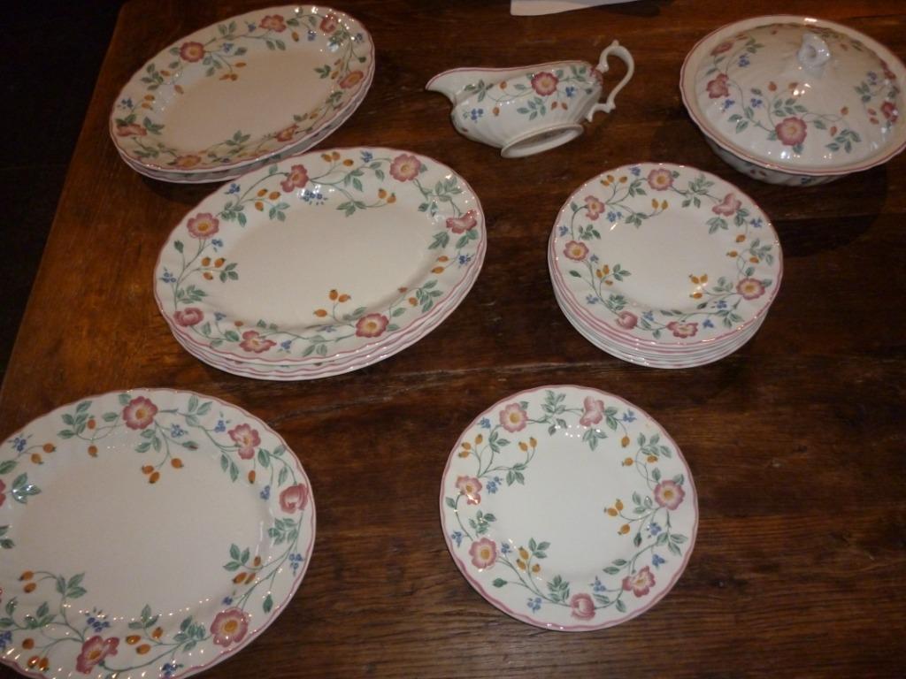 Servies THE CHARTWELL COLLECTION CHURCHILL Briar Rose, Huis en Inrichting, Keuken | Servies, Bord(en), Ophalen