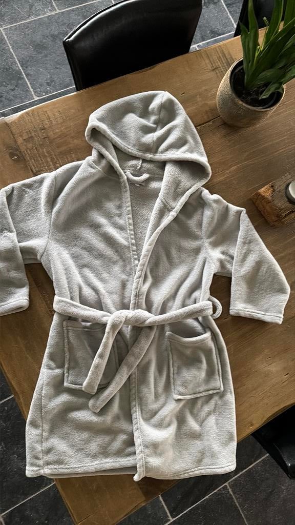 Zachte grijze kamerjas maat 140 Nonito kids, Ophalen of Verzenden, Zo goed als nieuw, Jongen of Meisje, Nacht- of Onderkleding