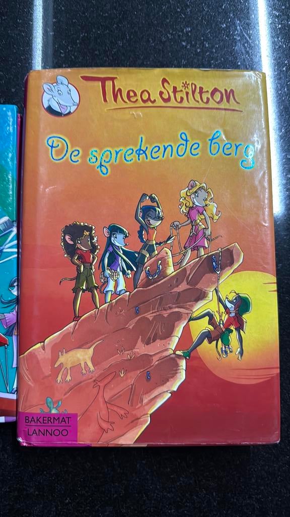 2 Thea Stilton en 1 heksje Lilly, Enlèvement ou Envoi, Comme neuf