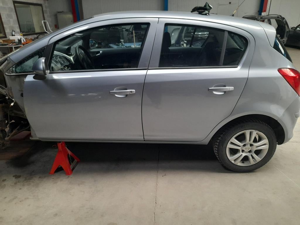 Nombreuses pièces OPEL CORSA D 1300 diesel // 5060 AUVELAIS, Enlèvement ou Envoi, Arrière, Opel, Utilisé