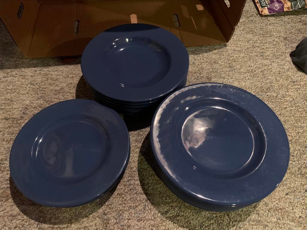 Lot Carrefour donkerblauwe aardewerken borden 19 stuks, Huis en Inrichting, Keuken | Servies, Gebruikt, Overige materialen, Effen