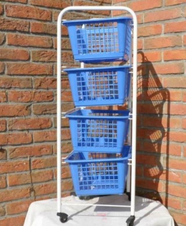 § etagere  avec 4 paniers sur roulette, Ophalen of Verzenden, Zo goed als nieuw