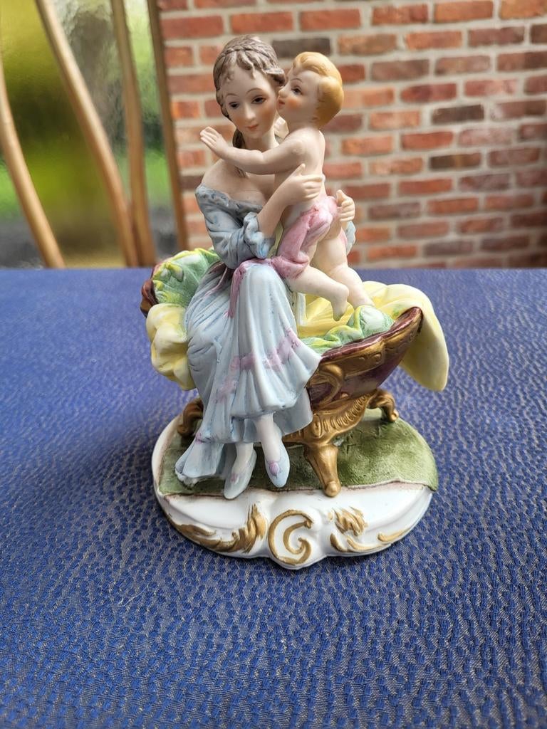 porseleinen capodimonte beeld moeder en kind, Ophalen, Gebruikt