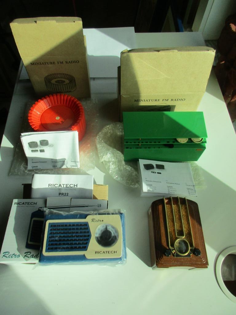 4 (Replica) transistor radiootjes. 3x PRC en 1x Nederland., Antiek en Kunst, Antiek | Tv's en Audio, Ophalen of Verzenden