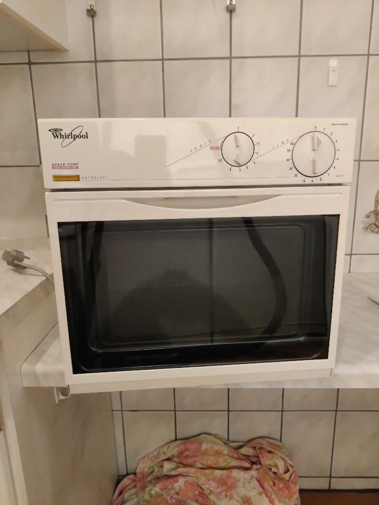 Retro Microgolfoven Whirlpool space cube M611, Elektronische apparatuur, Ophalen, Gebruikt, Microgolfoven, Tussenbouw