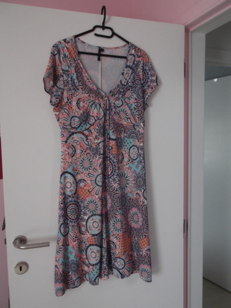 Jurk Paprika maat S - 44, Kleding | Dames, Jurken, Overige kleuren, Maat 42/44 (L), Ophalen of Verzenden, Paprika