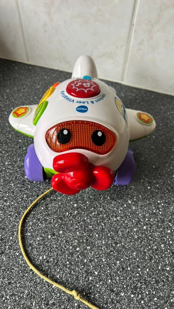 Vliegtuigje Vtech met muziek.Vraagprijs is 5 euro, Ophalen, Zo goed als nieuw