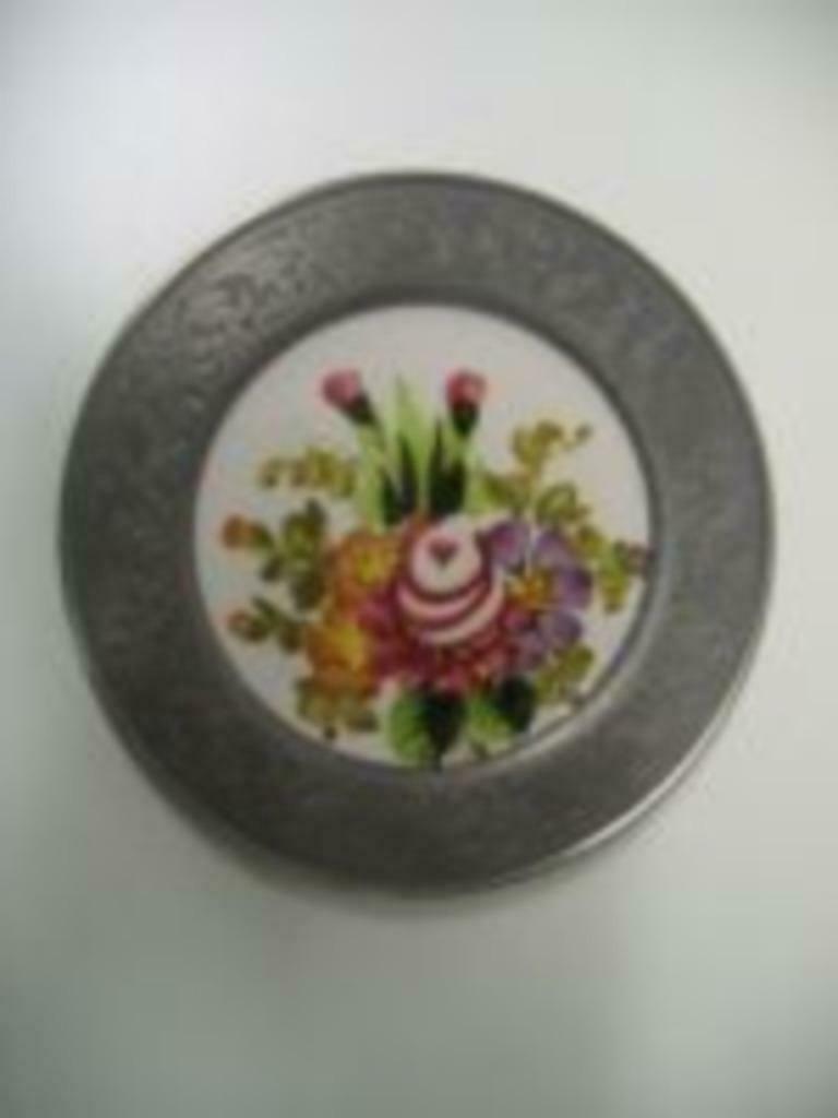 Assiette en étain avec faience fleurie, Enlèvement ou Envoi
