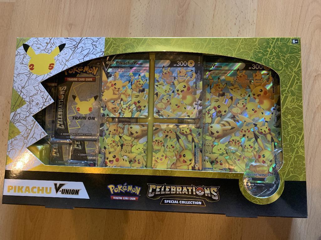 Pokémon TCG: Celebrations Special Collection Box Pikachu V-U, Ophalen of Verzenden, Nieuw, Speelkaart(en)