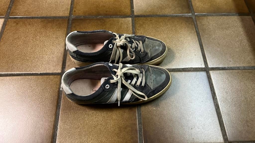 Grijze Australian Schoenen, maat 40 met Witte Veters TeKoop!, Enlèvement ou Envoi, Autres couleurs, Porté, Australian
