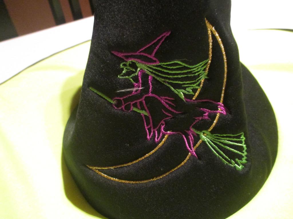 heksenhoed uit fluorescerende stof, Hobby & Loisirs créatifs, Articles de fête, Utilisé, Chapeau ou Perruque, Enlèvement ou Envoi
