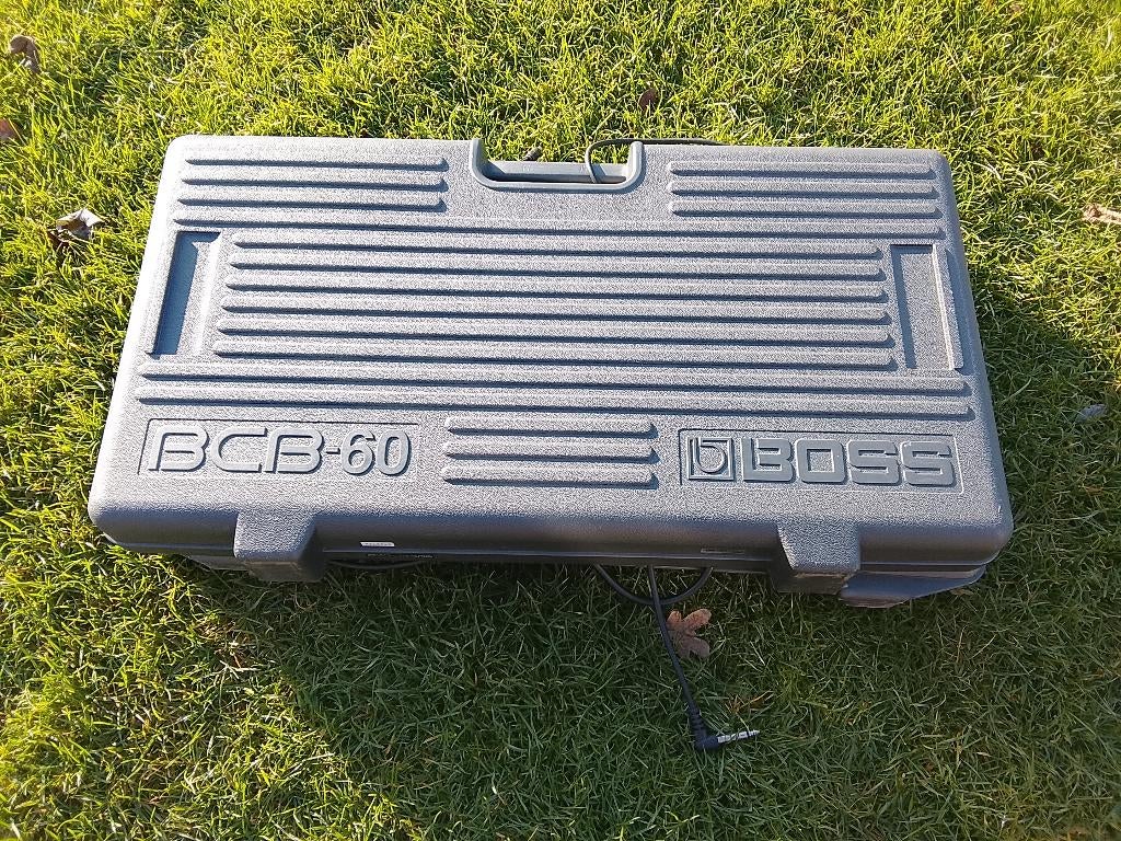 Boss BCB-60 Pedalboard + Boss TU-12 + HB PowerPlant, Muziek en Instrumenten, Ophalen, Gebruikt