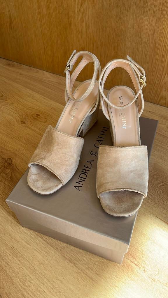 Sleeschoen / beige / suede, Enlèvement ou Envoi, Comme neuf, Beige