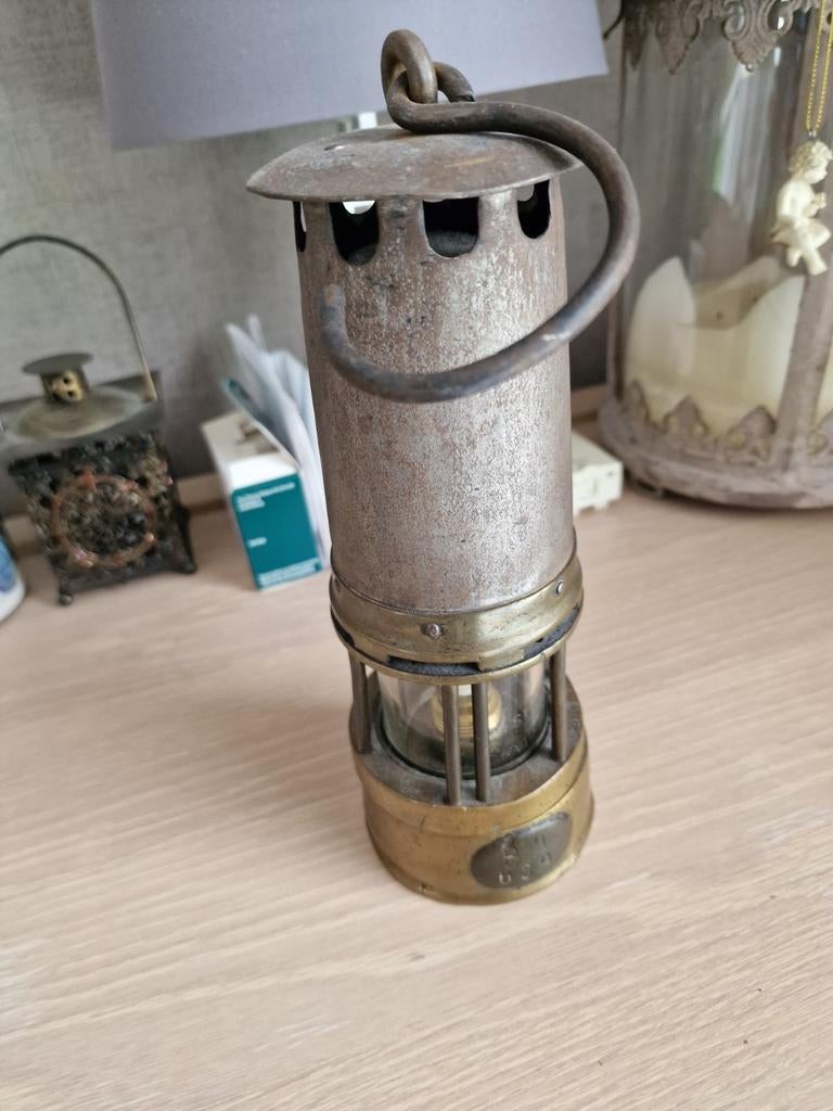 MijnwerkersLamp, Enlèvement