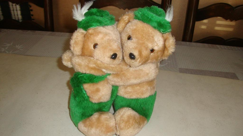 2 oursons en peluche s'enlaçant, Enlèvement ou Envoi, Comme neuf, Ours