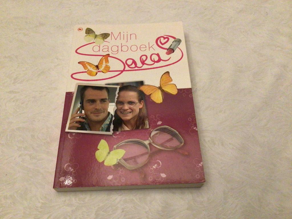 Sara tele novelle vtm boek dagboek, Enlèvement ou Envoi