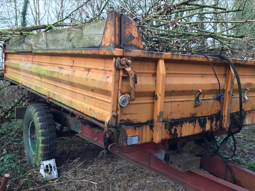 Kipper tractor tri-kiepwagen brandhout, Ophalen