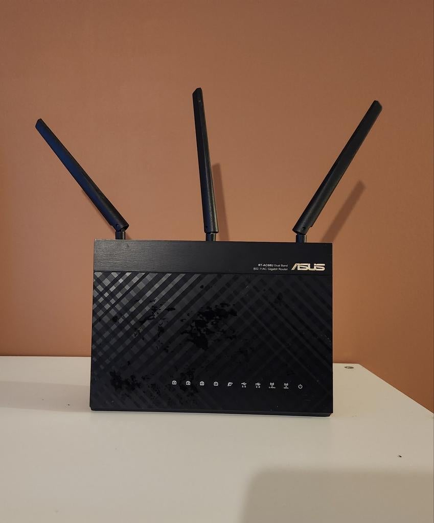 ASUS RT-AC68U Router, Ophalen of Verzenden, Zo goed als nieuw, Router