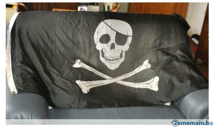 § grand drapeau biker tete de mort, Enlèvement ou Envoi, Comme neuf