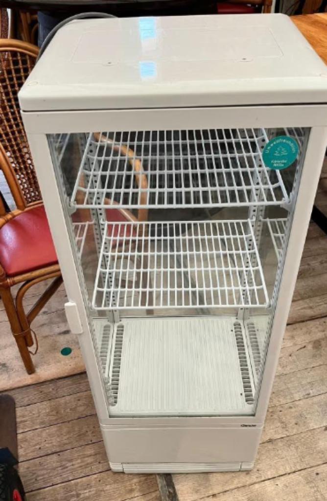 Vitrine koelkast wit, taarten koeling, koeling display, Ophalen, 85 tot 120 cm, Zonder vriesvak, Gebruikt