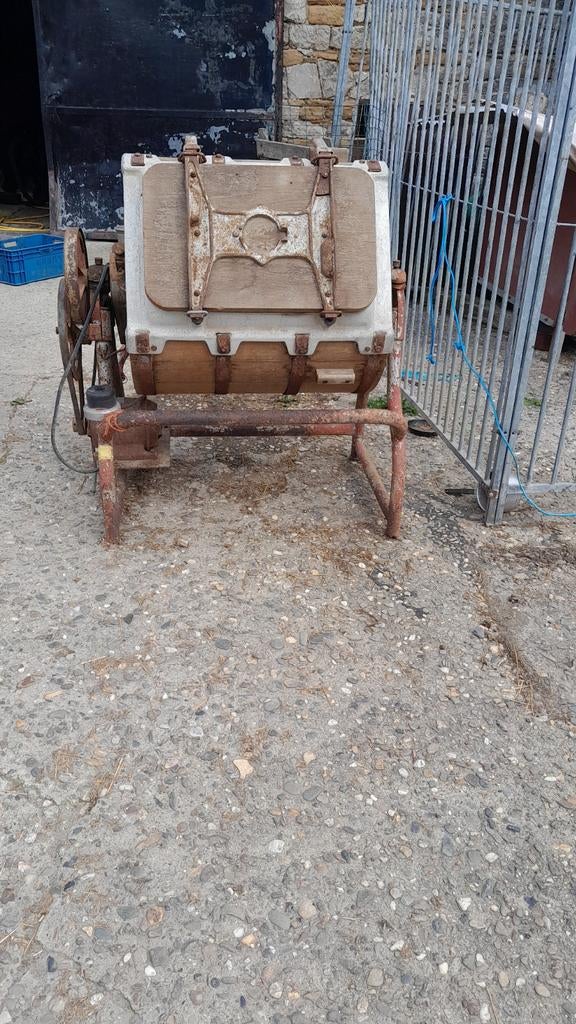 Ancienne baratte à beurre, Enlèvement