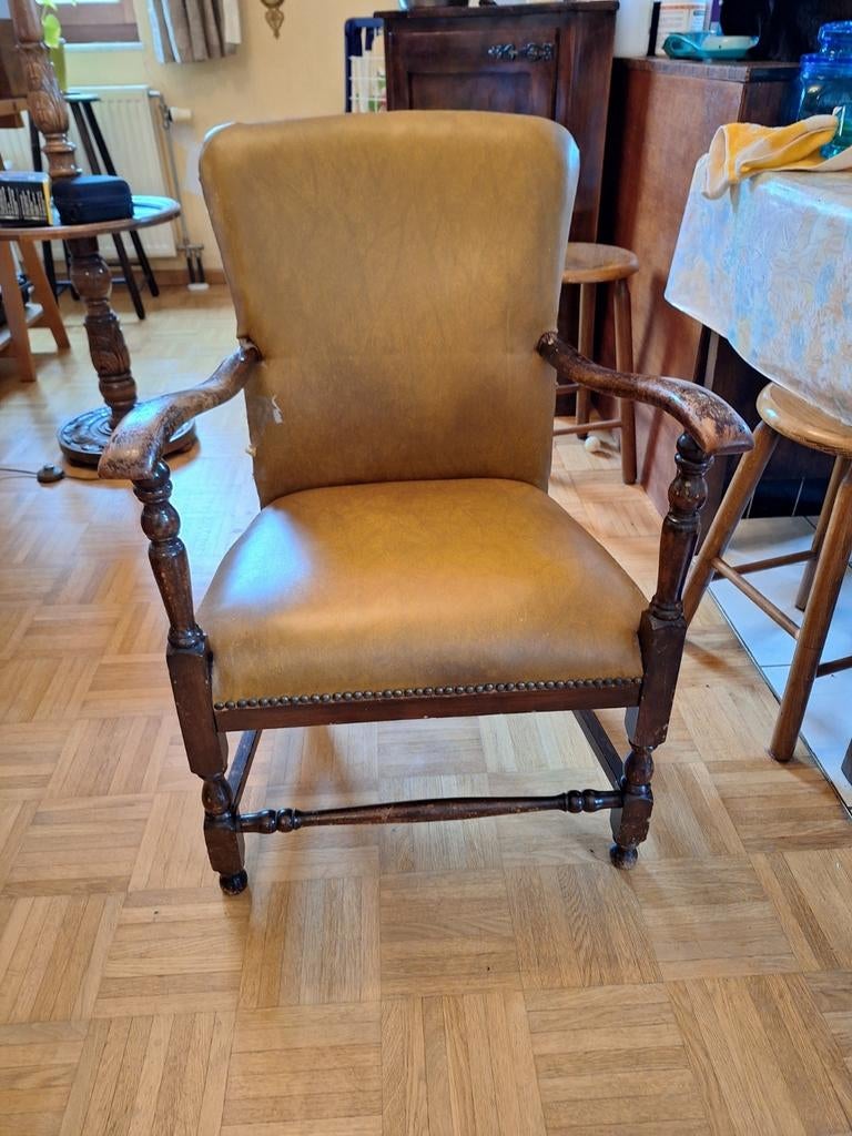Fauteuil agréable en bois et skai, Enlèvement, Utilisé, Bois