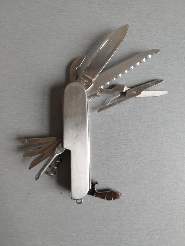 Couteau multi-fonctions, Caravanes & Camping, Enlèvement ou Envoi, Comme neuf