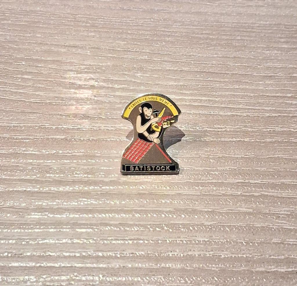 PIN - BATISTOCK - FAITES LE VOUS MEME - SINGE - AAP, Envoi, Utilisé, Autres sujets/thèmes, Insigne ou Pin's