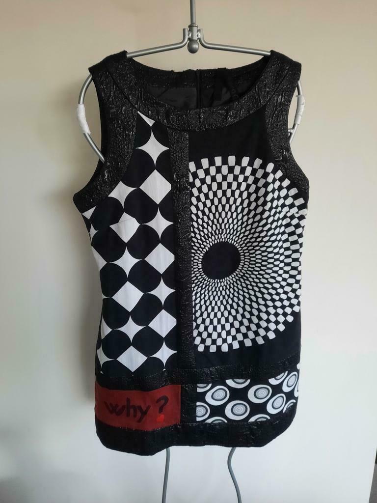 Desigual, robe noire/blanche avec accent bordeaux, sans manc, Taille 38/40 (M), Comme neuf, Enlèvement, Desigual