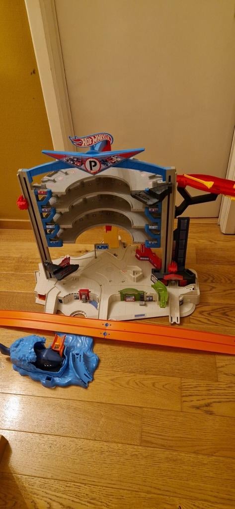Hot Wheels in de garage, Ophalen, Zo goed als nieuw, Hot Wheels