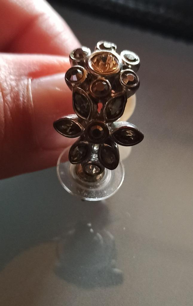 Prachtige oorbellen met bloemmotief - 2 jaar niet gedragen, Ophalen of Verzenden, Zo goed als nieuw, Overige materialen, Met strass