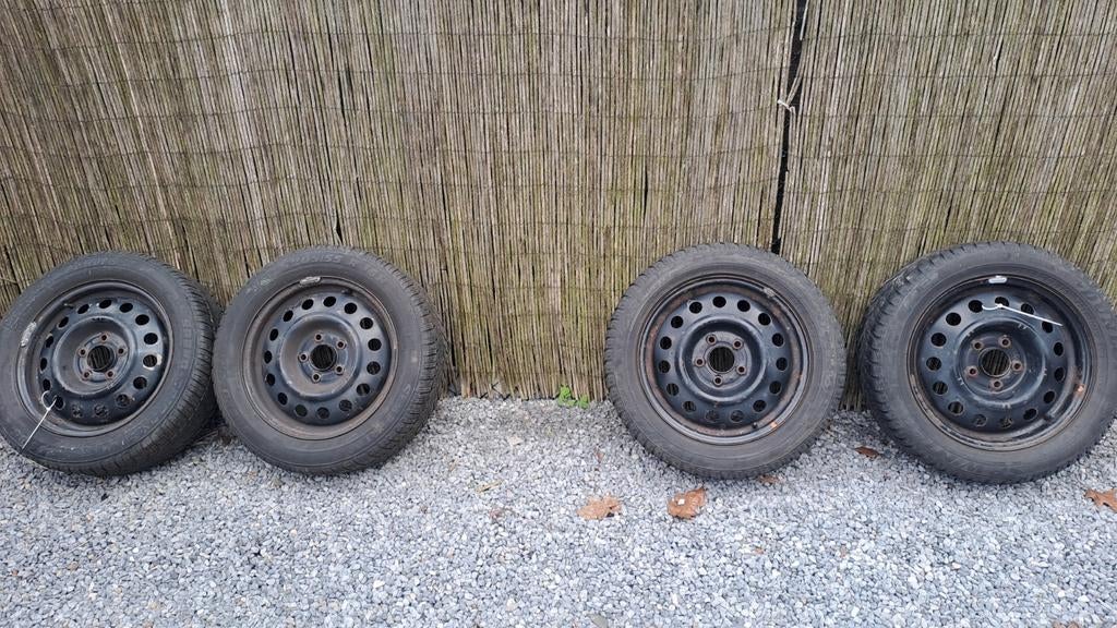 Winterbanden op stalen velg 205/55R16, Auto-onderdelen, Banden en Velgen, Ophalen, Winterbanden