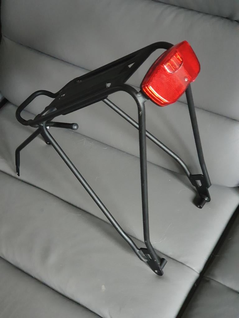 Bagagarek met licht en reflector, Fietsen en Brommers, Fietsaccessoires | Bagagedragers, Ophalen of Verzenden, Zo goed als nieuw