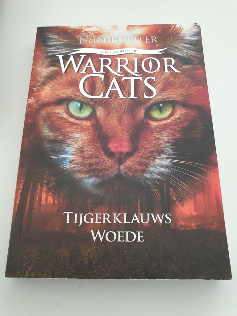 WARRIOR CATS EXTRA - Tijgerklauws woede.  MINI AVONTUUR, Ophalen of Verzenden, Zo goed als nieuw, Erin Hunter