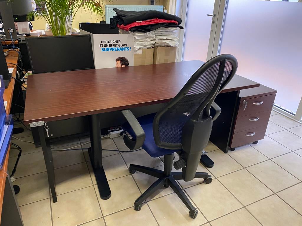 Bureau professionnel - hauteur réglable, Ophalen, Zo goed als nieuw