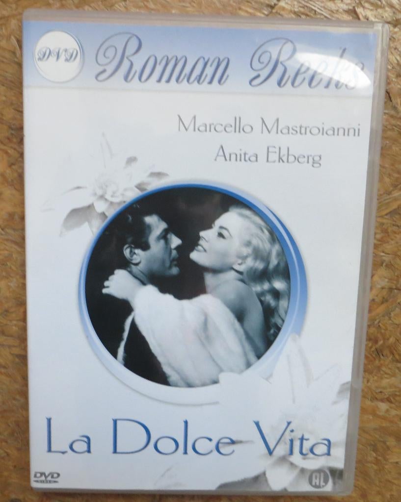 DVD - LA DOLCE VITA (ROMAN REEKS), CD & DVD, CD | Humour & Cabaret, Envoi, Comme neuf