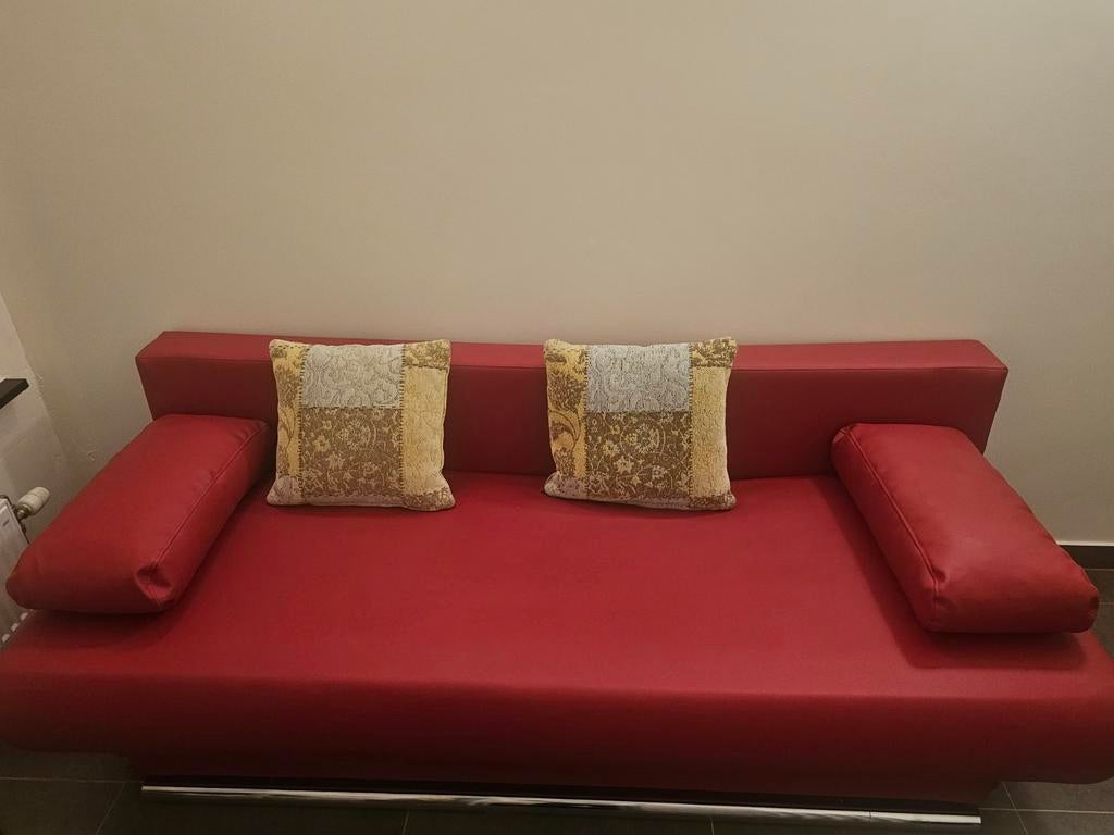 Design rode leren slaapbank, Huis en Inrichting, Ophalen, Zo goed als nieuw, Rood