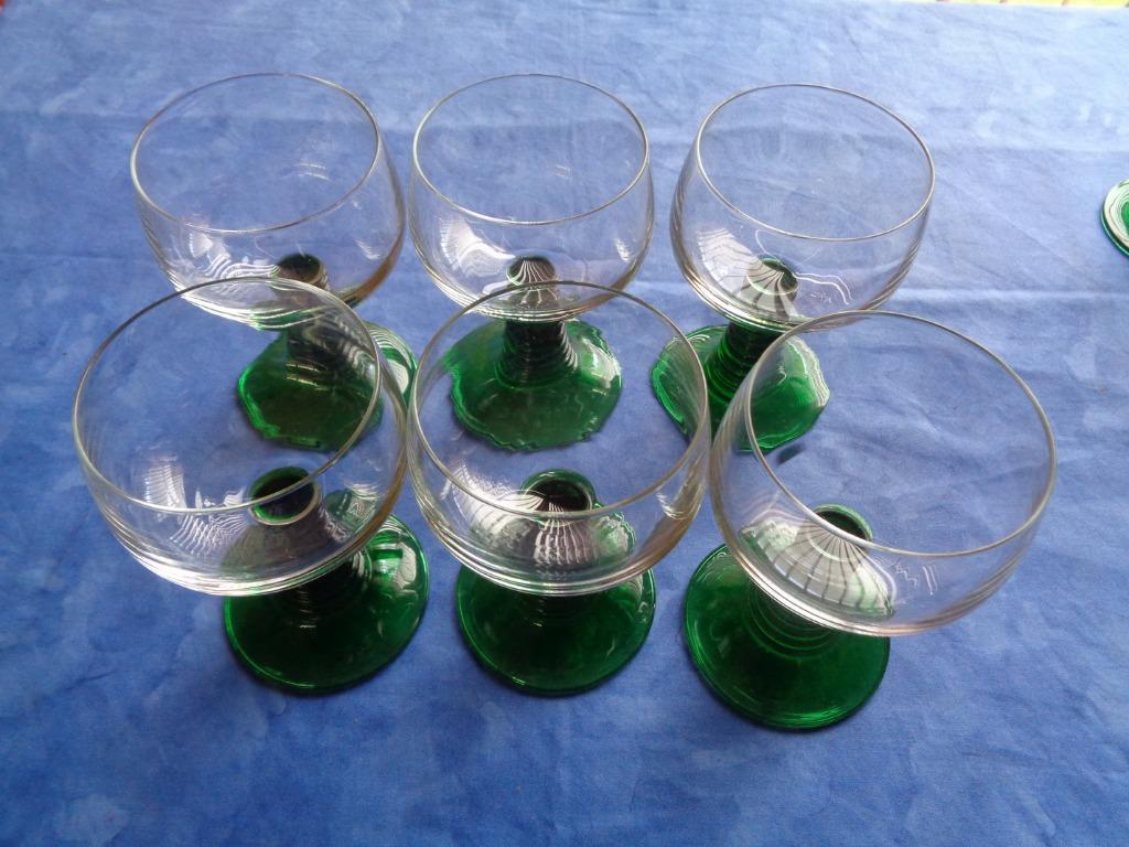 6 Verres anciens à vin blanc. Pieds Teinte verte, Enlèvement ou Envoi