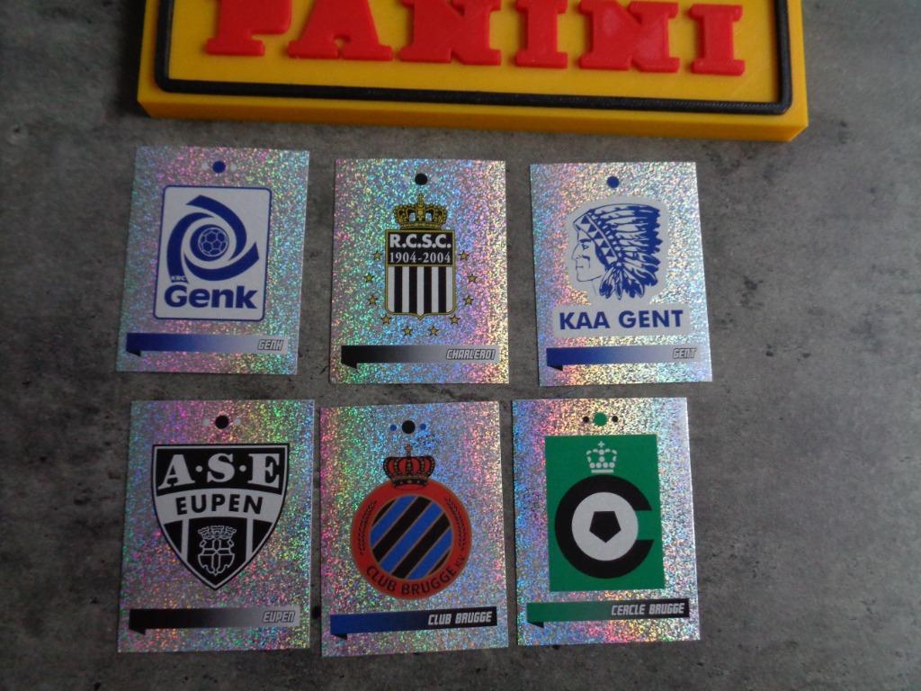 PANINI FOOTBALL 2011 STICKERS 6X VOETBAL  EMBLEMEN, Verzenden