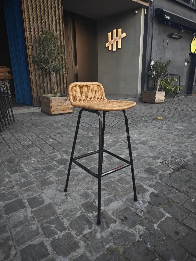 Rattan barkruk met zwart metalen frame, Ophalen of Verzenden