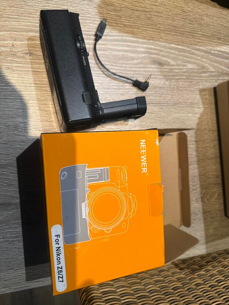 Neewer batterygrip voor nikon z6/z7, Enlèvement ou Envoi, Comme neuf