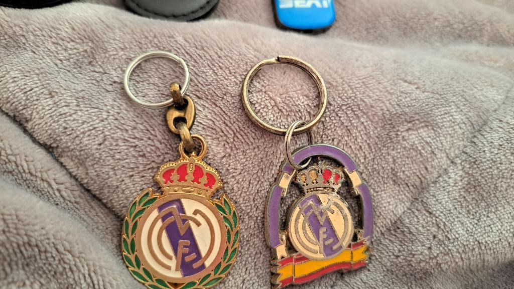 lot porte-clé 20 km de Bruxelles 1991, Real Madrid - Vintage, Enlèvement ou Envoi
