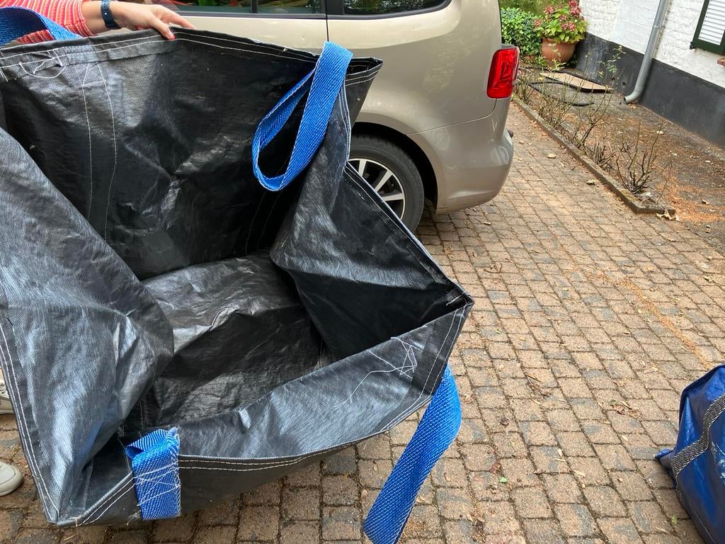 Grote zakken voor allerhande afval. Blauwe zakken merk De Py, Ophalen, Zo goed als nieuw