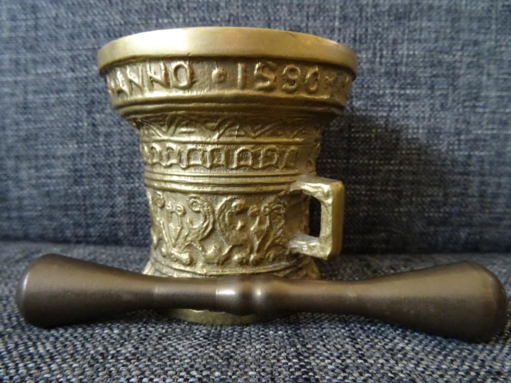 Antieke vijzel verguld Miette overwint an linck Anno 1590, Ophalen of Verzenden, Brons
