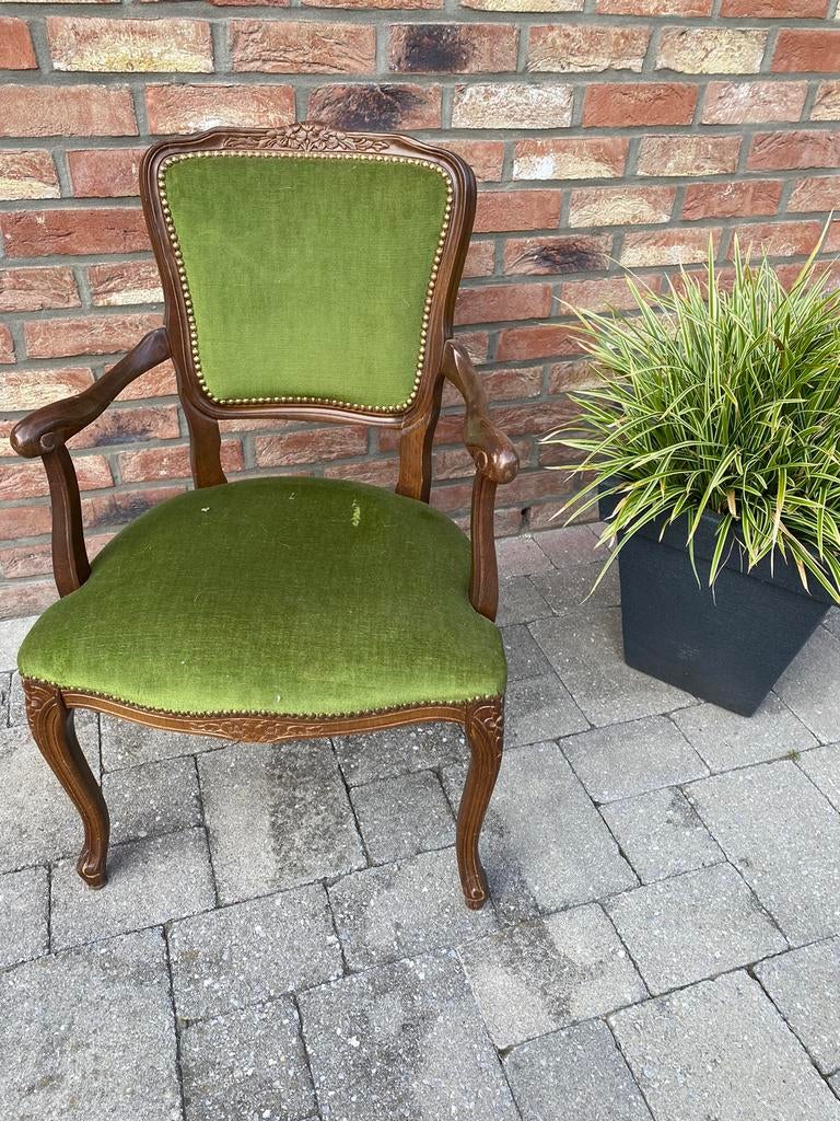 Ancien fauteuil de style vert, Enlèvement