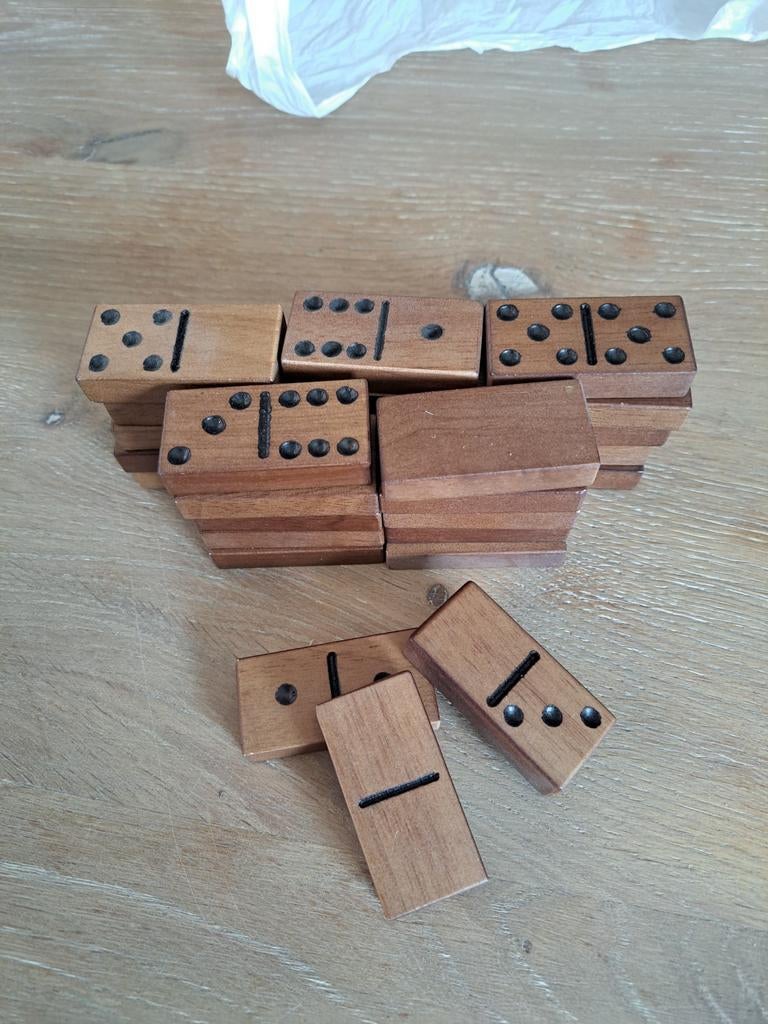 Houten domino spel, Ophalen, Zo goed als nieuw