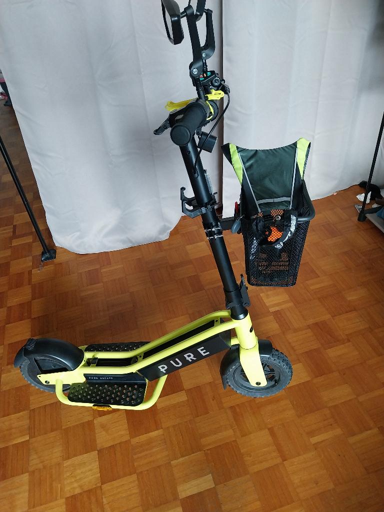 Bijna nieuwe Pure escape pro scooter, Fietsen en Brommers, Steps, Ophalen, Zo goed als nieuw, Elektrische step (E-scooter), Pure