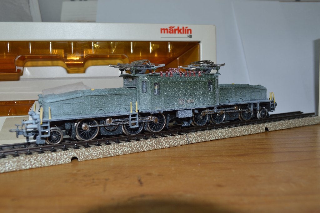 Märklin 3359 : ZELDEN : originele besneeuwde krokodil, Wisselstroom, Locomotief, Ophalen of Verzenden, Zo goed als nieuw