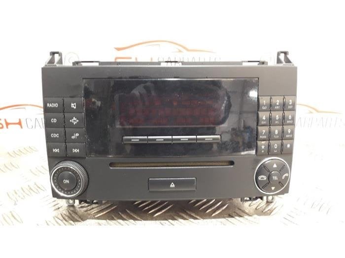 Radio CD Speler van een Mercedes B-Klasse, Gebruikt, -, Ophalen of Verzenden, -