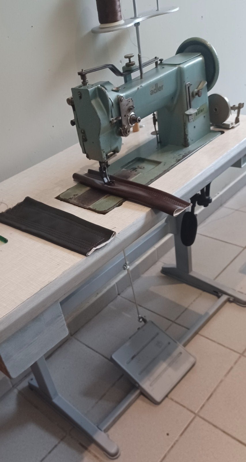Machine à coudre industrielle Adler triple entraînement cuir, Enlèvement, Machine à coudre